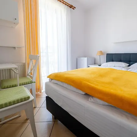 Pokoje Goscinne Columbus Karwia Zewnętrze zdjęcie