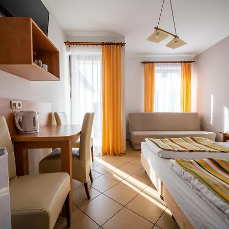 Pokoje Goscinne Columbus Karwia Zewnętrze zdjęcie