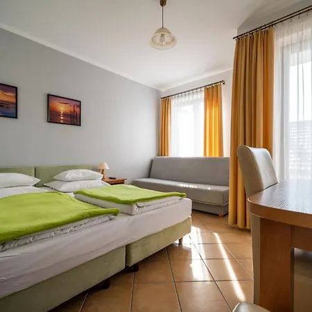 Pokoje Goscinne Columbus Karwia Zewnętrze zdjęcie