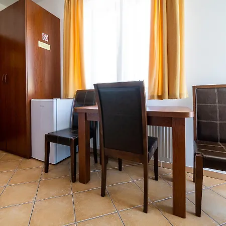 Pokoje Goscinne Columbus Karwia Zewnętrze zdjęcie